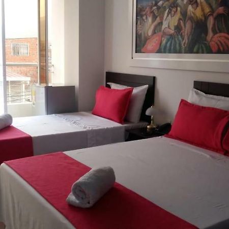 Hotel Giron Plaza Bagian luar foto