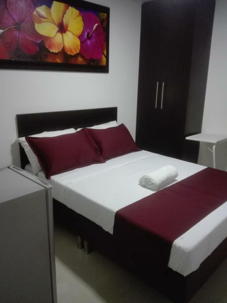 Hotel Giron Plaza Bagian luar foto