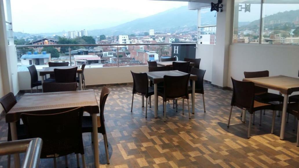 Hotel Giron Plaza Bagian luar foto