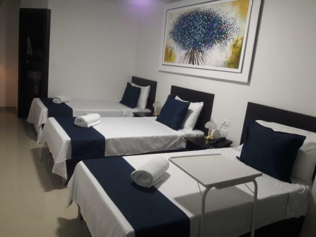 Hotel Giron Plaza Bagian luar foto